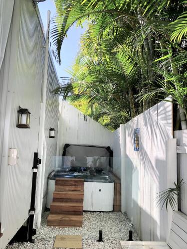 The Cottage Coolum Beach - Private Outdoor Spa, Fire Pit, Cinema Room