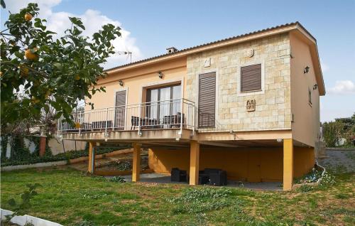  Awesome home in Palau-solità i Plegama with WiFi and 3 Bedrooms in Palau-Solità i Plegamans