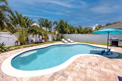 #11 Largo NW Luxurious Spacious House with a Beautiful Heated Pool