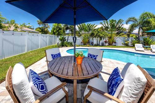 #11 Largo NW Luxurious Spacious House with a Beautiful Heated Pool in Largo, USA