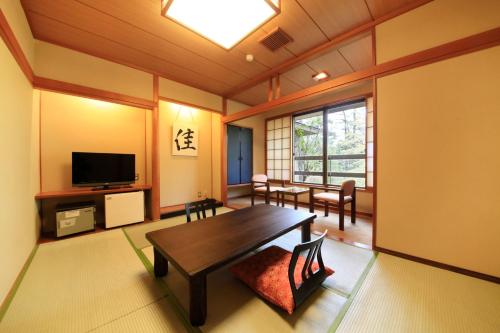 room detail thumbnail 1