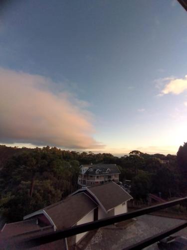 Chalés e Estúdios Villa Hegus com hidro lareira e ar condicionado e suítes