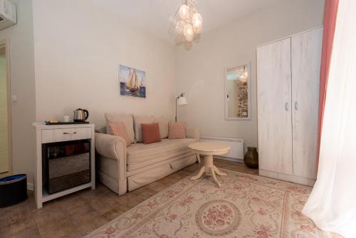 Antika Guesthouse - image 11