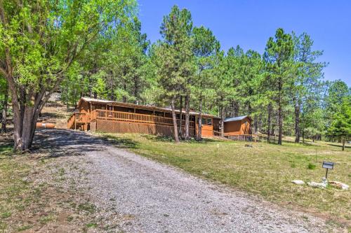 Quiet Cloudcroft Cabin with Porch and Gas Grill!