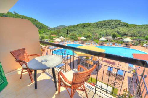 Mermaid Pool Studios and Bar 2