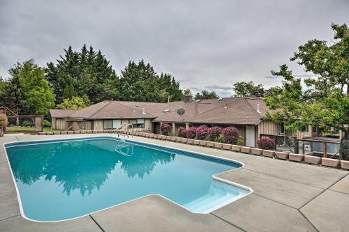 B&B Medford - Stunning Medford Escape with Panoramic Views! - Bed and Breakfast Medford