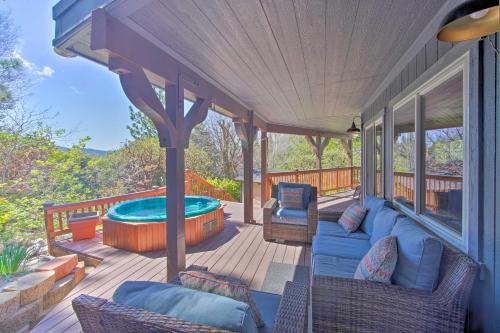 Stunning Lake Arrowhead Home Decks and Hot Tub in Lake Arrowhead, USA