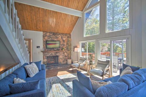 Stunning Lake Arrowhead Home Decks and Hot Tub in Lake Arrowhead, USA