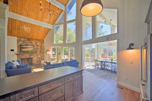 Stunning Lake Arrowhead Home Decks and Hot Tub in Lake Arrowhead, USA