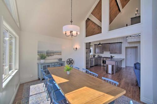 Stunning Lake Arrowhead Home Decks and Hot Tub in Lake Arrowhead, USA