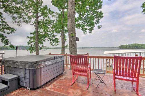 Private Dock Waterfront Lake Ozark Home! Private Dock Waterfront Lake Ozark Home!