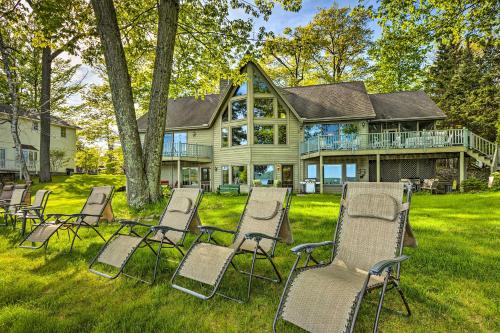 Step-Free Condo with Dazzling Lakefront Nature - Apartment - Glen Arbor