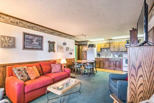 Lakefront Glen Arbor Condo with Boat Dock Access! in Glen Arbor, USA
