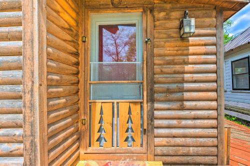 Historic Cabin Retreat Steps to Okoboji Lake in Арнолдс Парк (Айова)