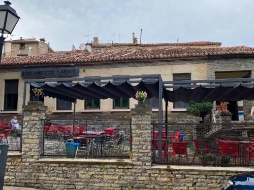 Tuvākā izklaides vieta, Los Arcos de Yanguas in Yanguas