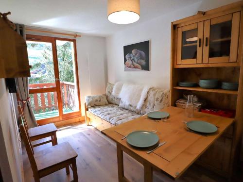 Appartement rénové en 2022 pour 3 personnes - Centre village - Piscine l'été - Classé 2 étoiles