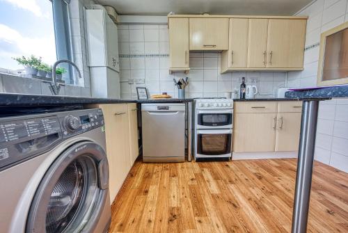 Kitchen, Cosy 3 bed apartment in Southam, sleeps 6 in Southam