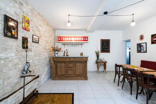Seadmed, Au Café des Souvenirs (Au Cafe des Souvenirs) in Rozoy-sur-Serre