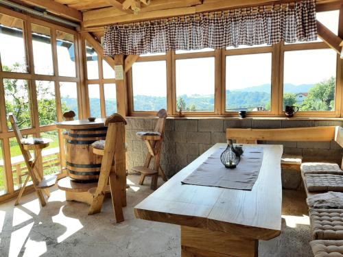Діяльність, Holiday house Aronija in Смар'є прі Єлса
