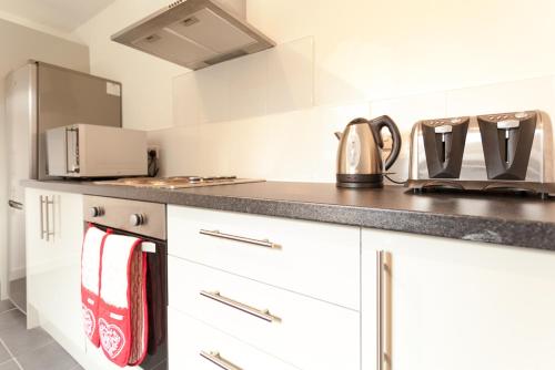 Picture of Comfortable Contractor House Gatwick: Sleeps 6+