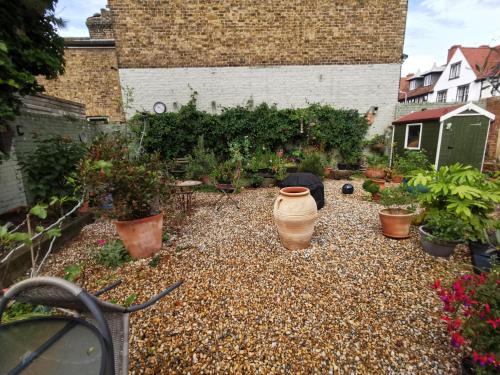Rosslyn Court - image 6