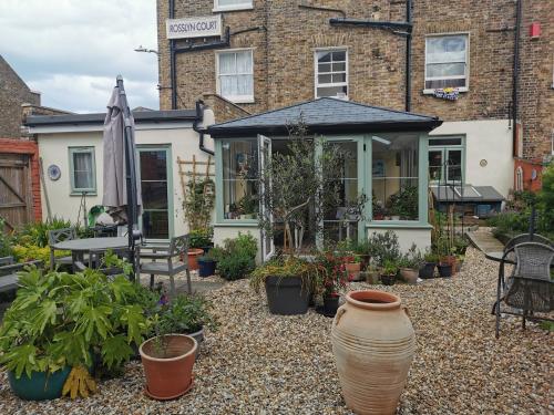 Rosslyn Court - image 14
