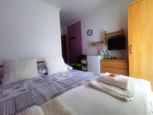 Small Double Room image 2