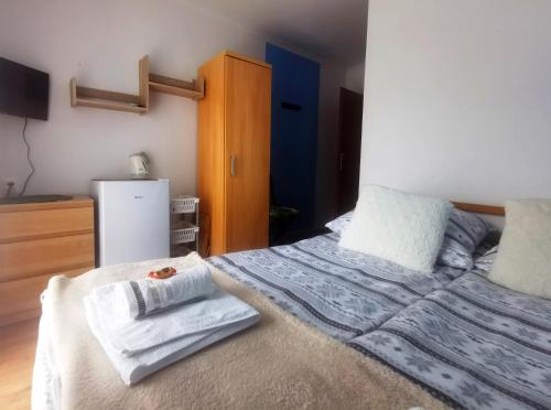 Small Double Room image 2
