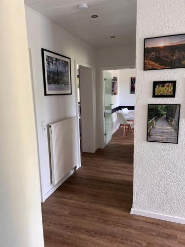 Facilities, Dicker Stein in Esthal