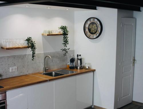Duplex atypique rénové en plein centre du village