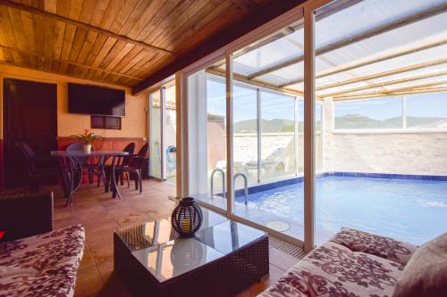 VILLA Elisabeth con Piscina Climatizada Chimenea y Terraza - Arriate