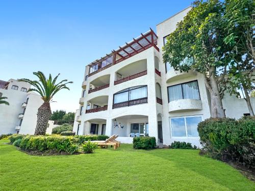 Puerto Velero Primera Línea Primer Piso con Jardín, Piscina y Playa! 2pax