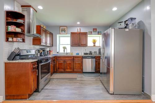 Spacious 5-BR House near Transit w Parking in Chicago, USA