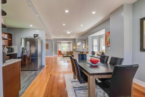 Spacious 5-BR House near Transit w Parking in Chicago, USA