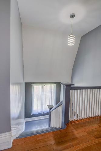 Spacious 5-BR House near Transit w Parking in North Lawndale