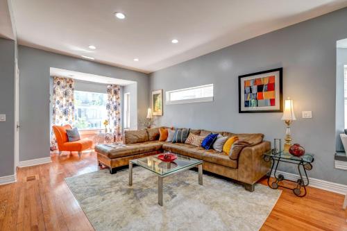Spacious 5-BR House near Transit w Parking in North Lawndale