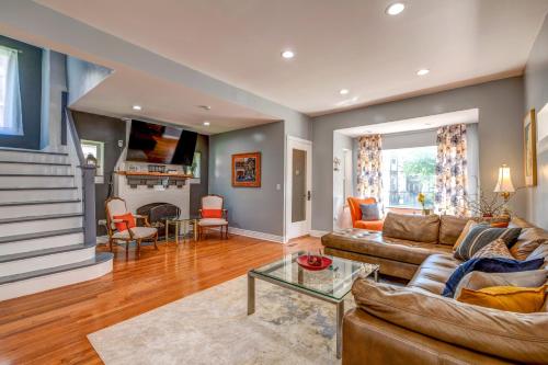 Spacious 5-BR House near Transit w Parking in North Lawndale