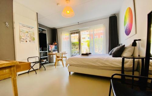 Private studio, patio garden and free car parking, Amsterdam (zdjęcie 2)