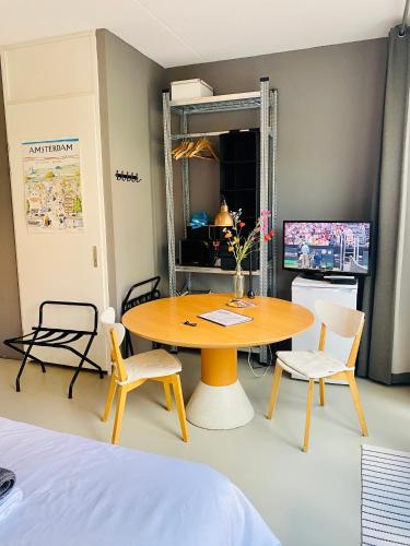 Private studio, patio garden and free car parking, Amsterdam (zdjęcie 5)