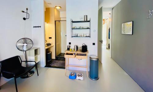 Private studio, patio garden and free car parking, Amsterdam (zdjęcie 6)