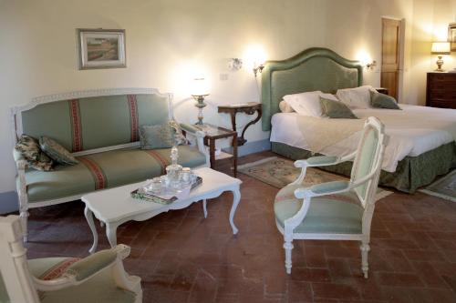 Deluxe King Suite image 6
