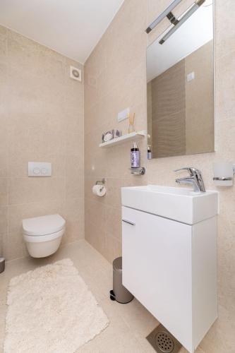 Apartments Rova Lux - image 12