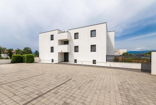 Apartments Rova Lux - image 2