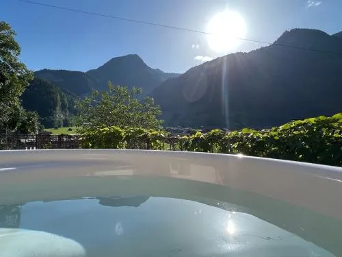 Romantic private superior Swiss Chalet with Hottub in Lungern, Schweiz