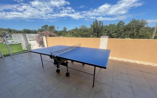 Joli Chalet avec grande terrasse et accès piscine