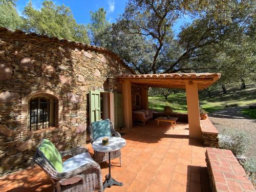 陽台/露台, Valle del Arroyo Casas Rurales - B&B - Solo adultos in 科爾泰拉索爾