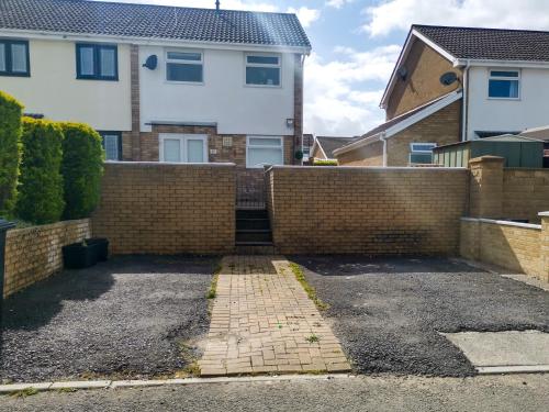 Bee At Home in Clwydyfagwyr