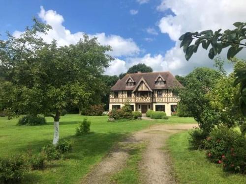 Manoir Melphil - Chambre d'hôtes - Saint-Étienne-la-Thillaye