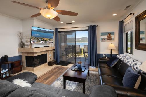 Big Bear Lakefront condo- walk to village in Big Bear Lake, USA