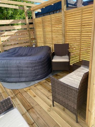 Lovely 3 bed with jacuzzi, close to airport, driveway, wifi, Edinburgh (Foto 10)
